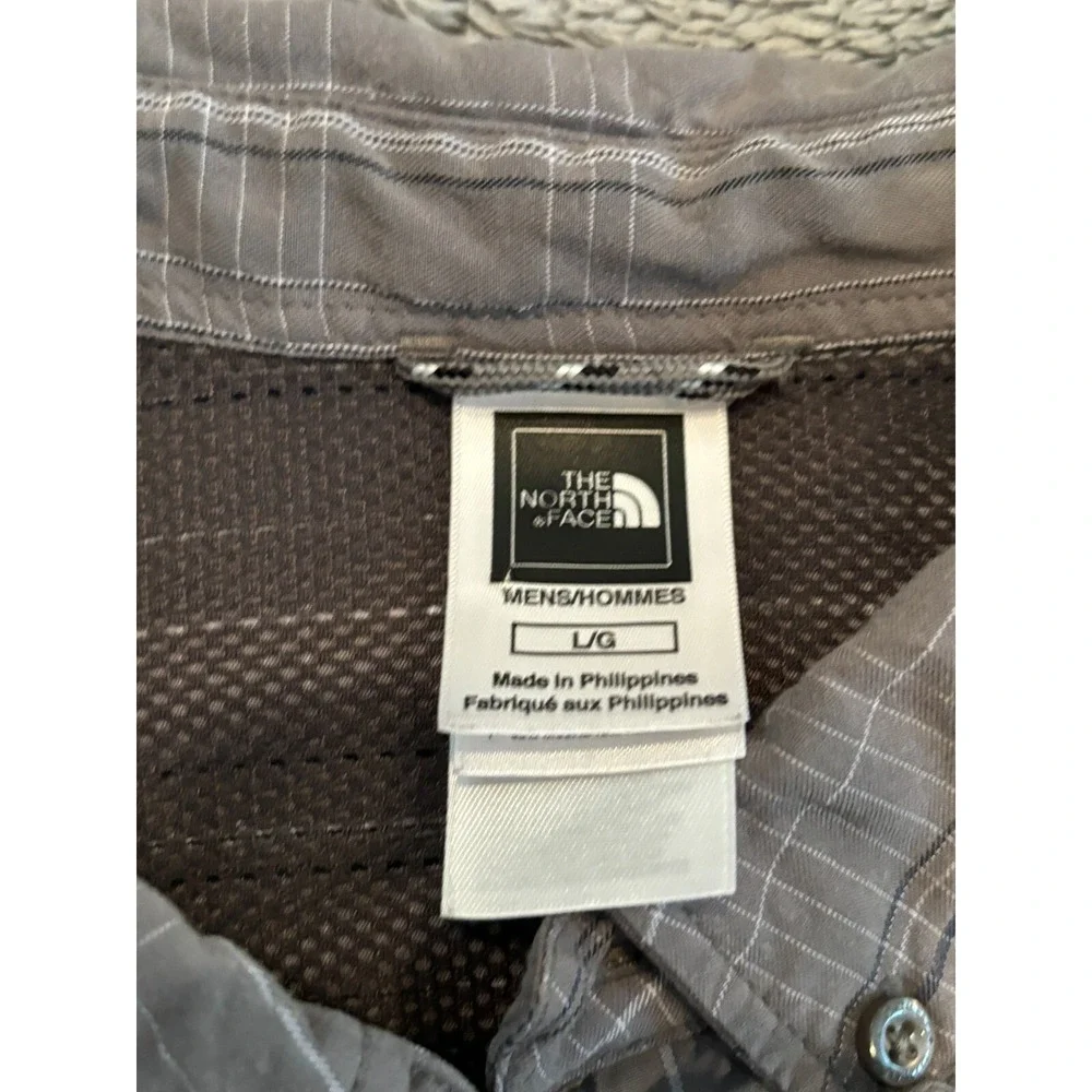 The North Face Mens Large Gray Stripe Mesh Lined Vented Hiking Fishing Shirt